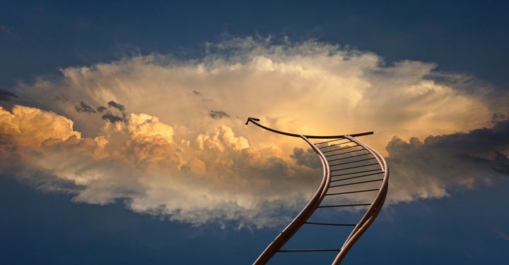 Foto von geralt--9301: https://www.canva.com/photos/MADQ5H7as2c-metallic-ladder-and-cloud-in-the-sky/